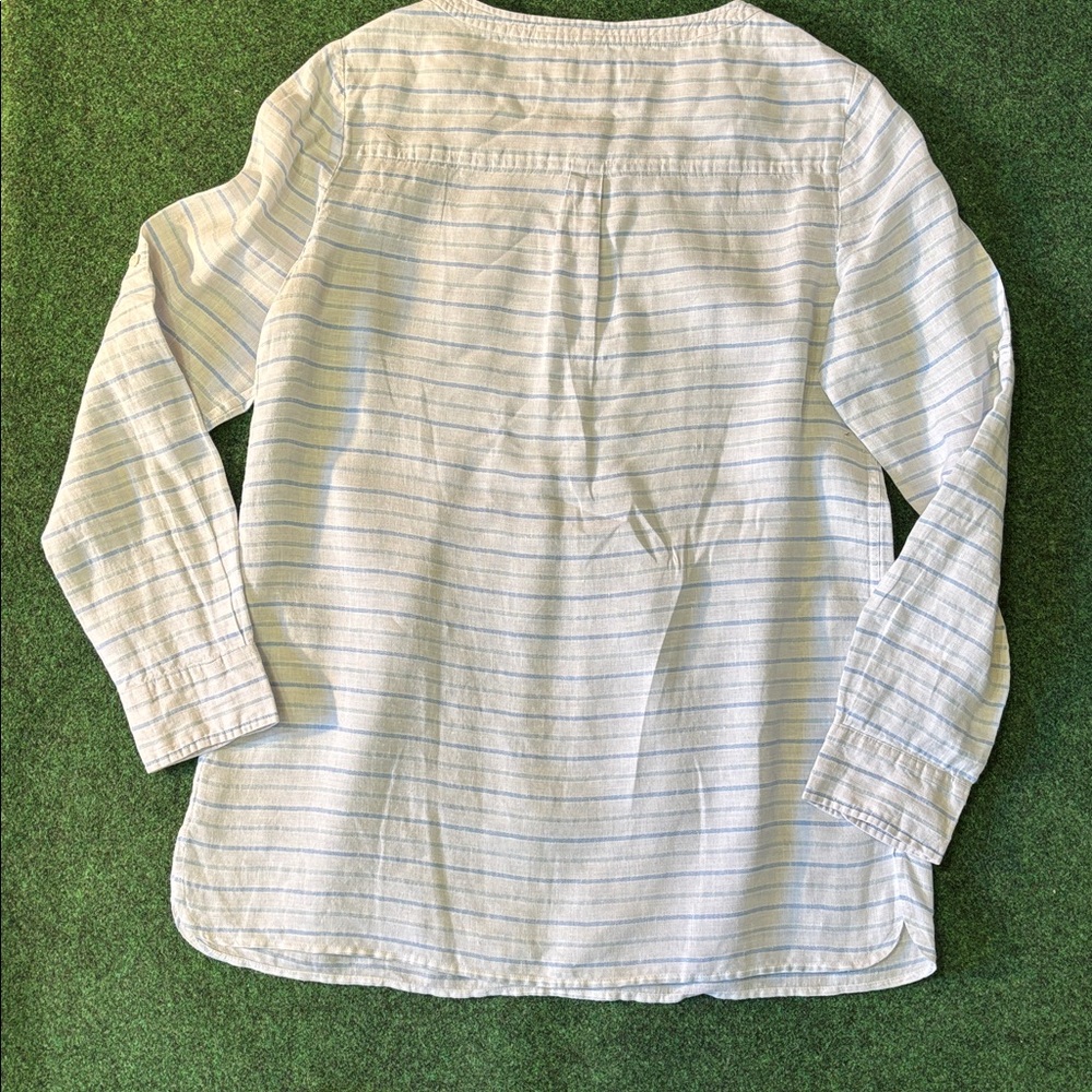 Vineyard Vines White and Light Blue Embroidered Popover Blouse - Picture 9 of 10
